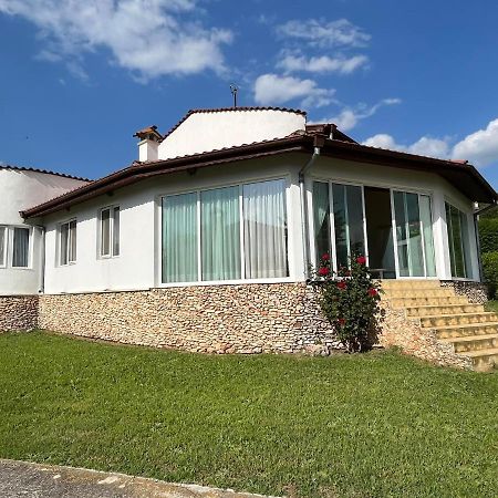 Приятна Къща За Почивка Караколев 2 Villa Obrochishte Exterior photo