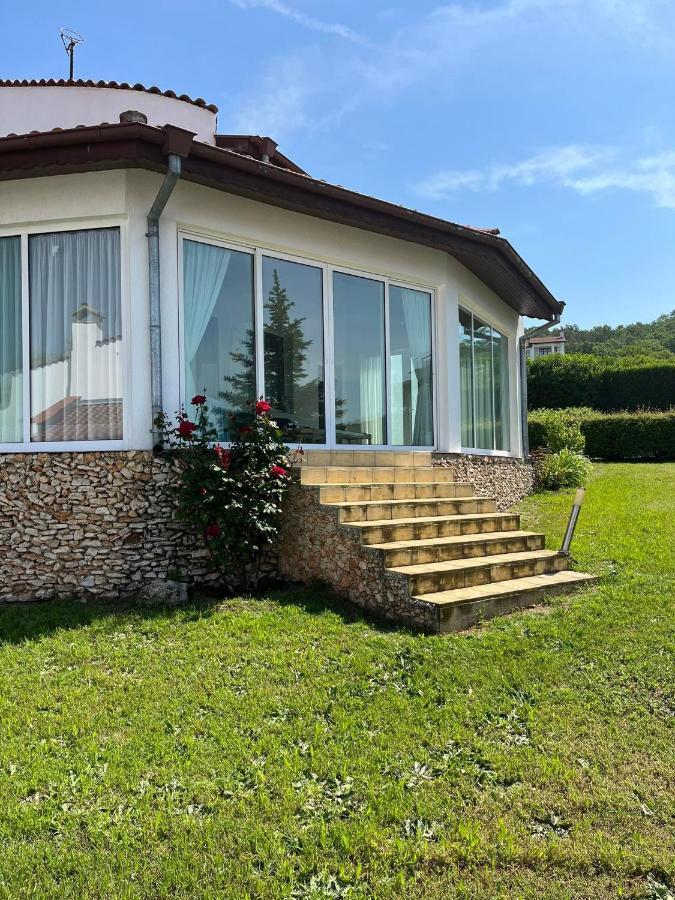 Приятна Къща За Почивка Караколев 2 Villa Obrochishte Exterior photo